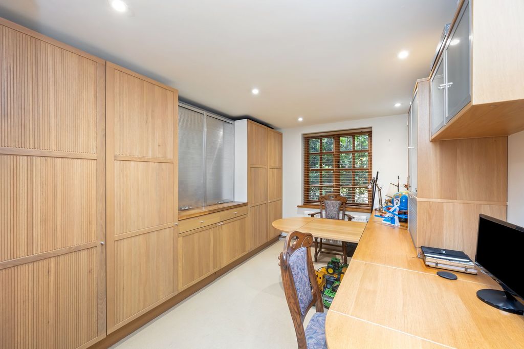 Additional image 8 of 6 bed detached house for saleWildgoose Drive, Horsham RH12
