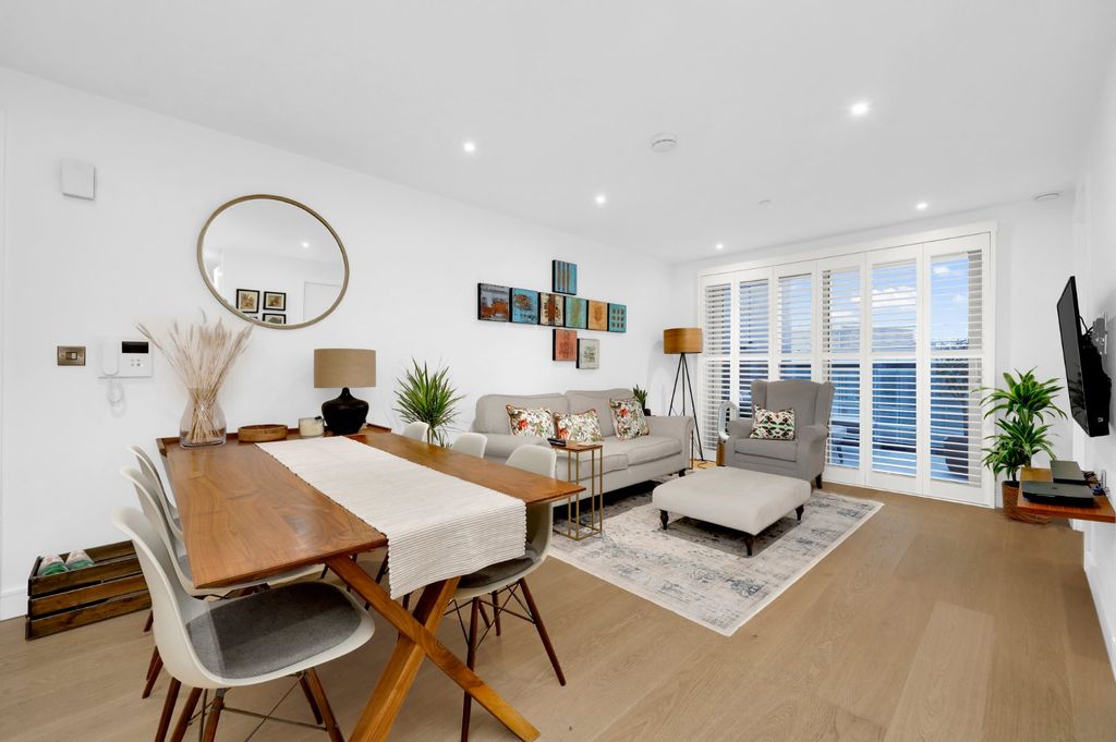 Property photo 2 of 22