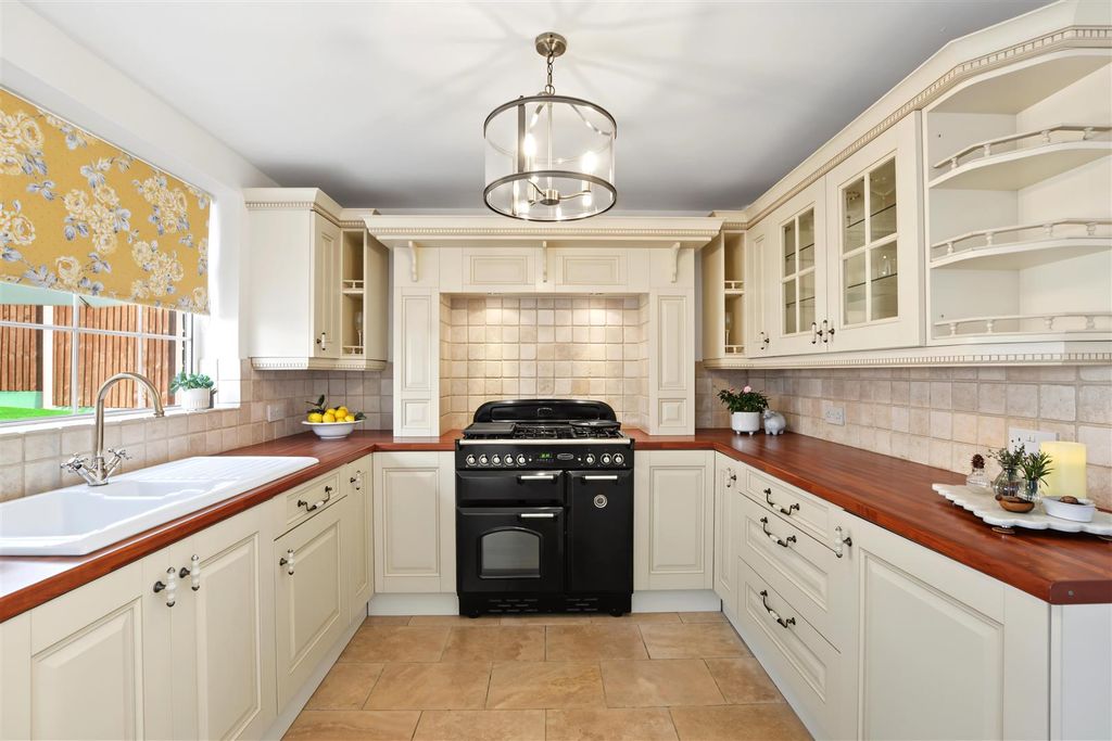 Property photo 2 of 14 Kitchen_2.Jpeg