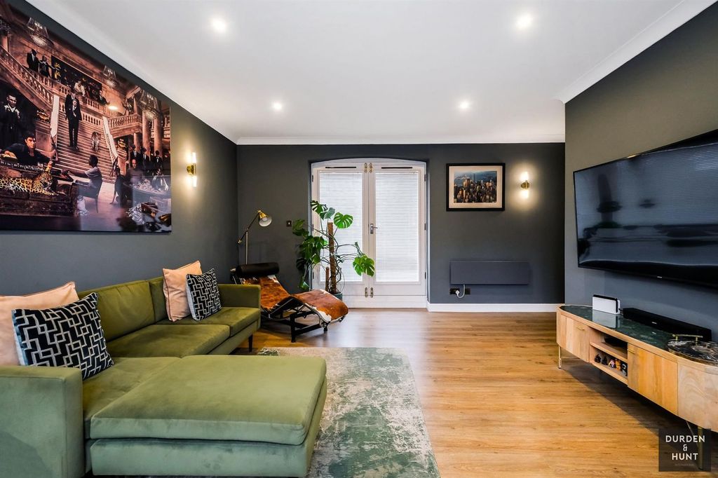 Property photo 3 of 20 Boleyn Court-10_Web.Jpg