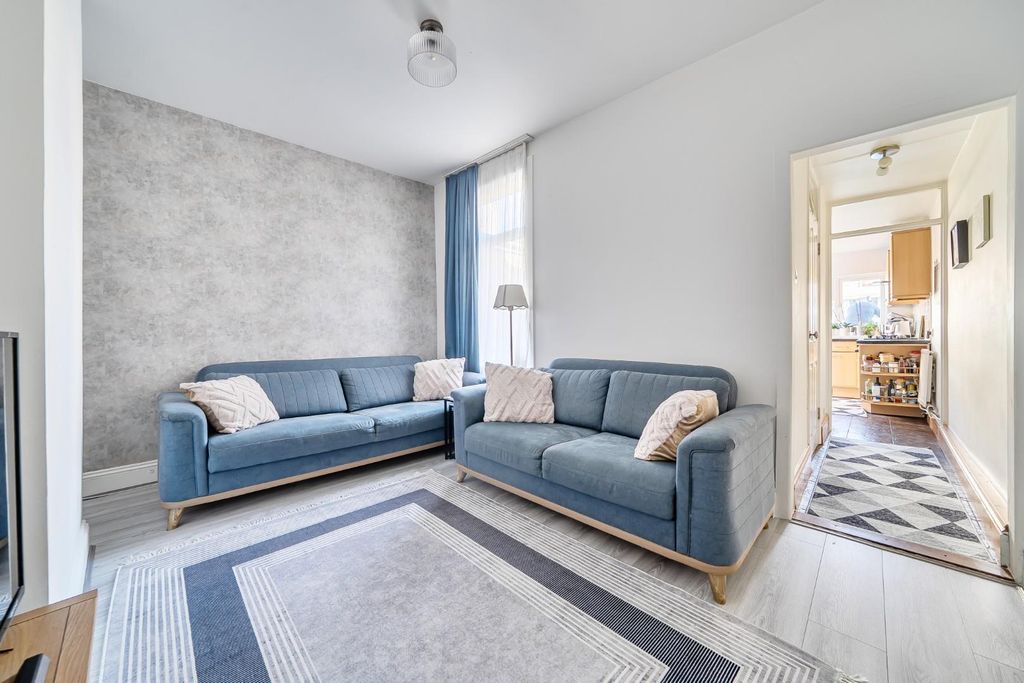 Property photo 3 of 13 1421526-8-69A59E20174B9.Jpg