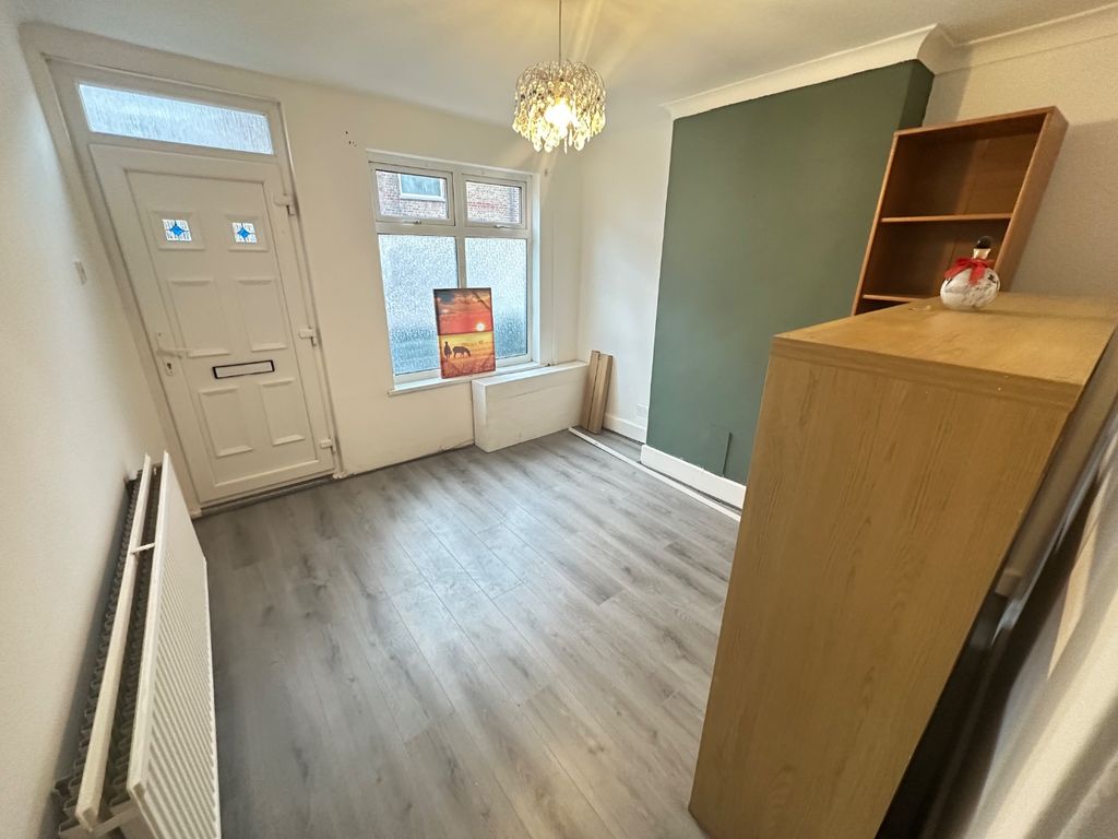 Property photo 2 of 8 5025072