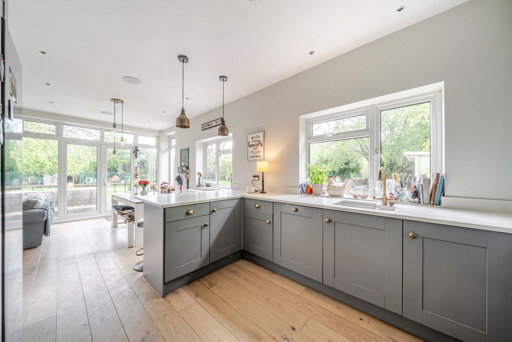 Property photo 3 of 23 1440807-25-69Dce2...