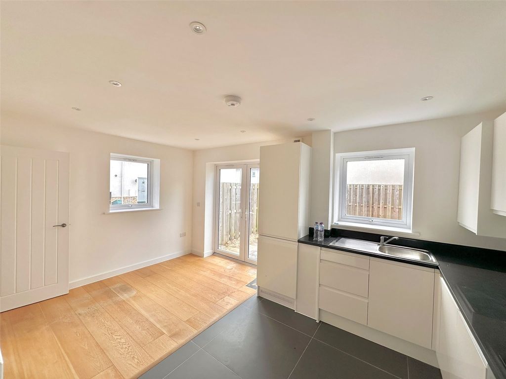 Property photo 2 of 17 Picture No. 03