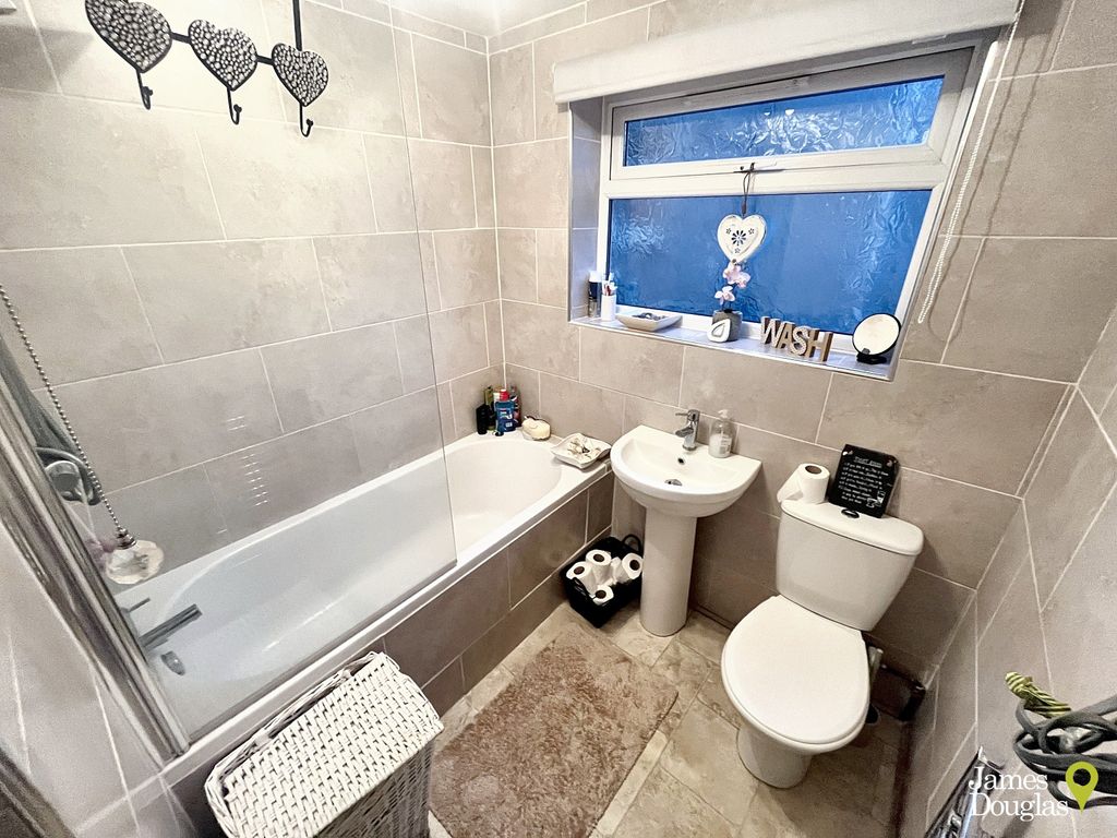 Property photo 2 of 20 Bath1