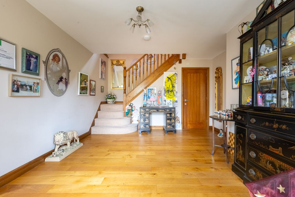 Property photo 2 of 14 Entrance Hall