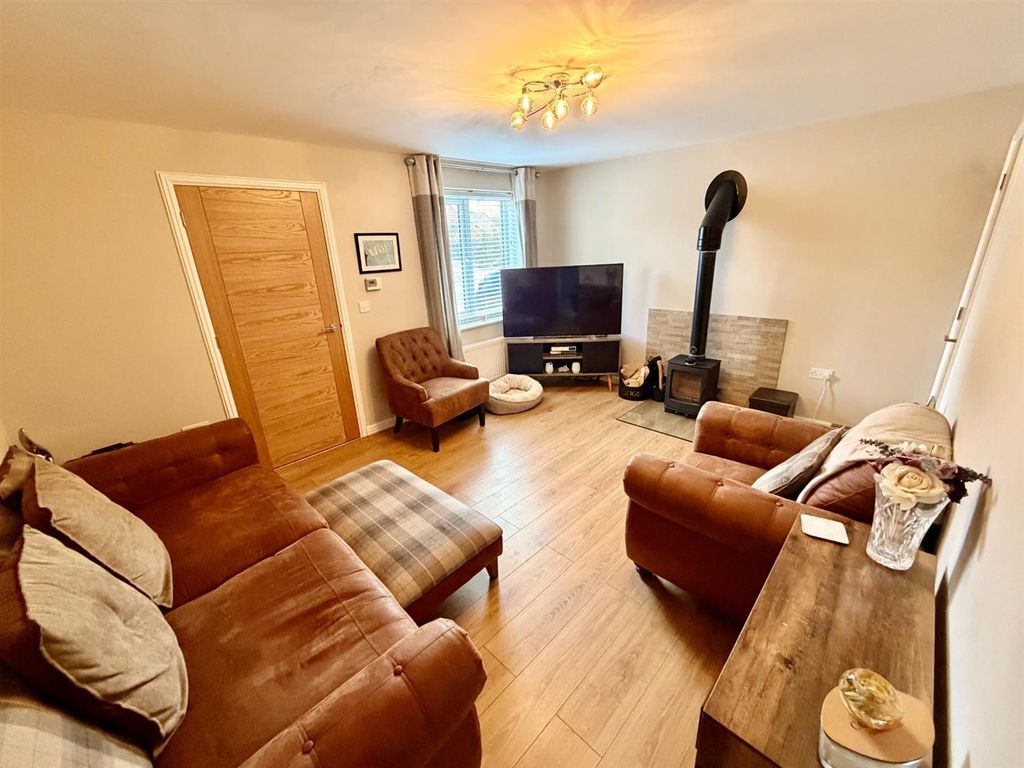 Property photo 2 of 14 E5A42cc3-5722-4637-92d6-51Eb40195B7B.Jpg