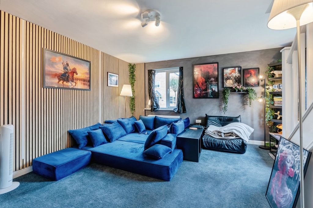 Property photo 3 of 15 Pbox-Img.Jpg