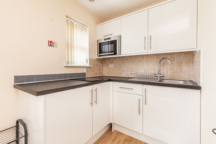Property photo 2 of 7 Kitchenette