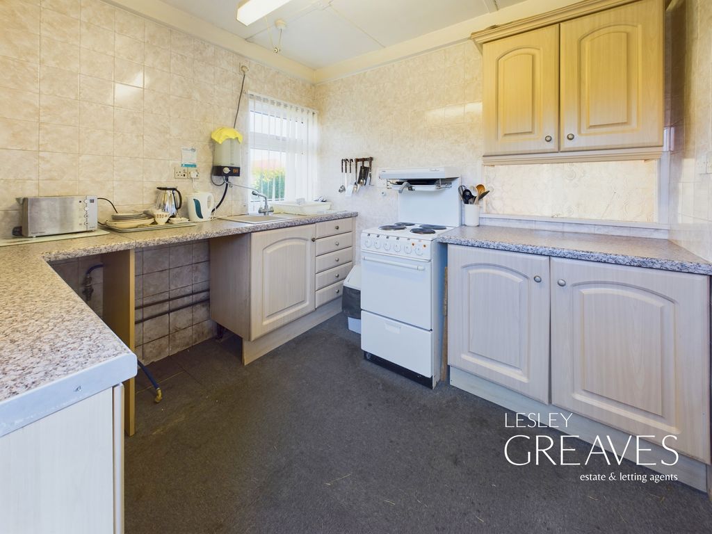 Property photo 3 of 11 Kitchen