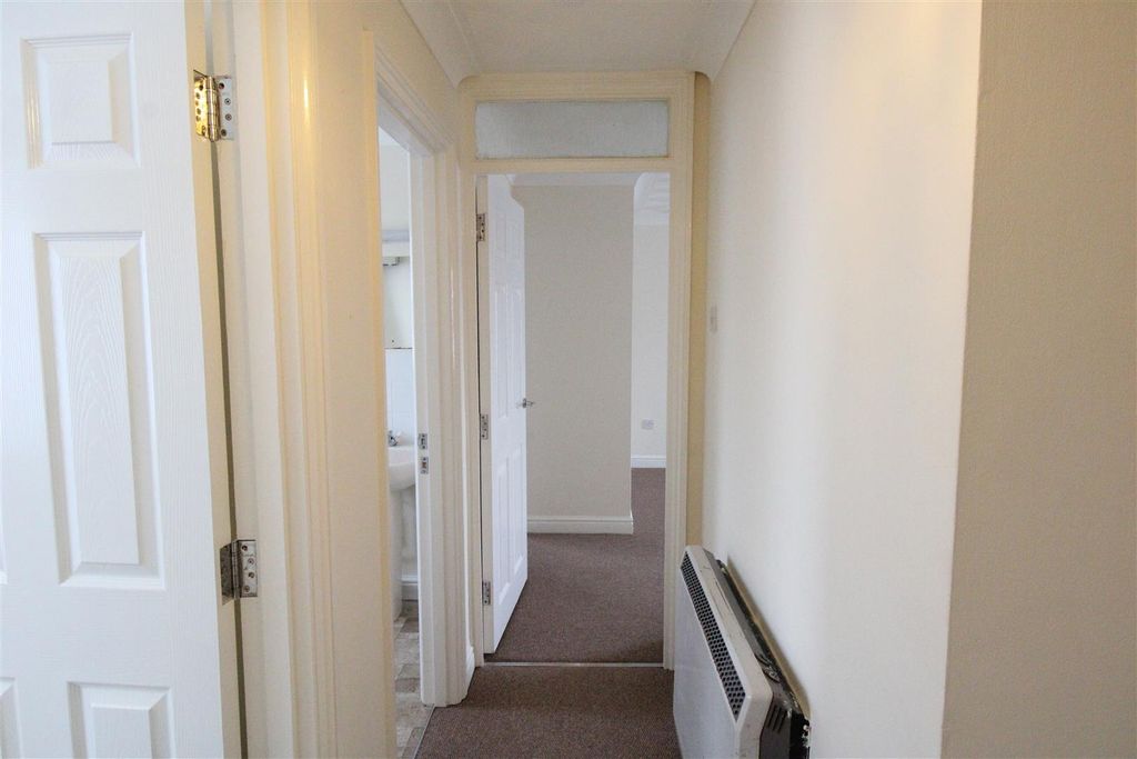 Property photo 2 of 14 Entrance Hall