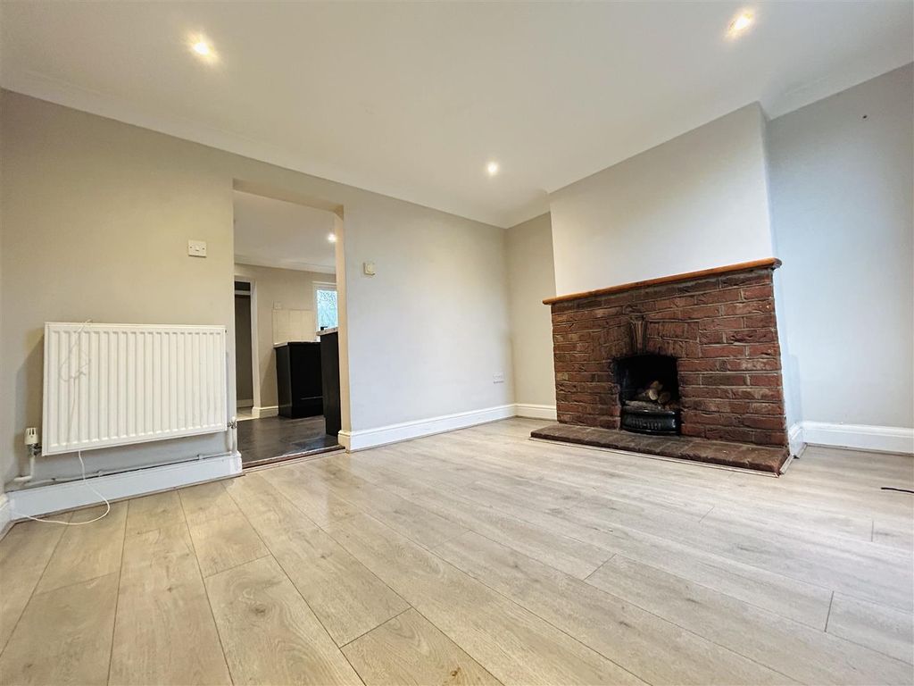 Property photo 2 of 10 Lounge