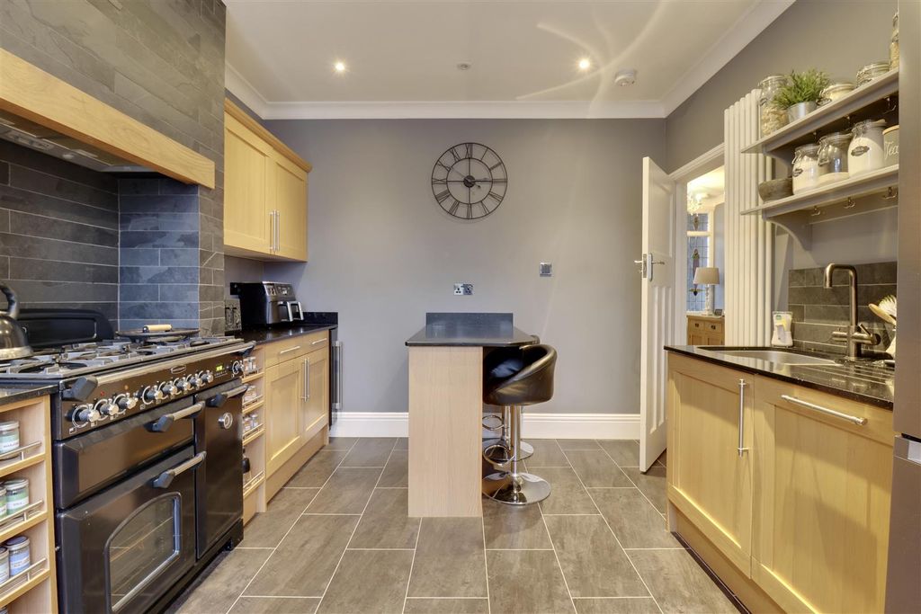 Property photo 3 of 13 B74E50C5-7D7E-408A-B40B-Fcd4C9DC157F_1_201_A.Jpeg