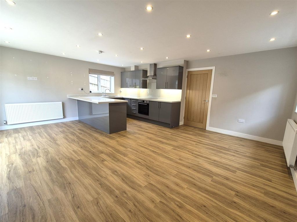 Property photo 3 of 14 7Asunlo3.Jpg