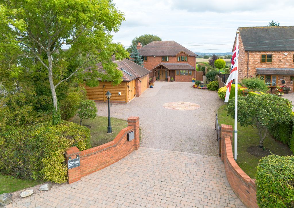 Property photo 1 of 37 Front Aspect