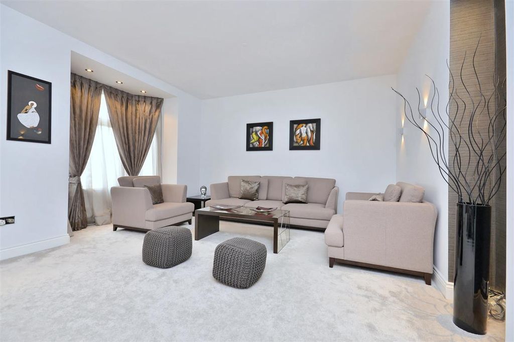 Property photo 2 of 9 Image