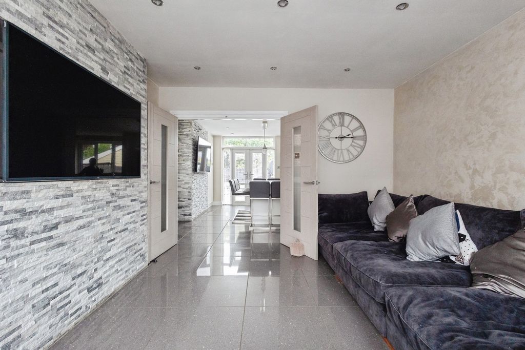 Property photo 3 of 18 Pbox-Img.Jpg