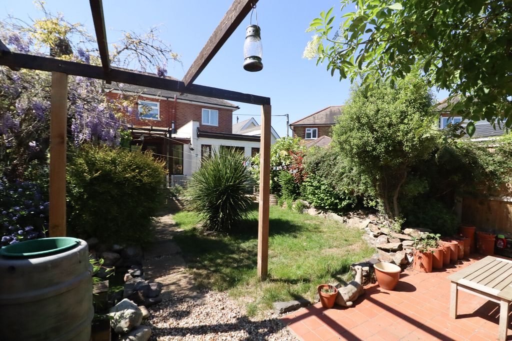Property photo 2 of 18 Picture No. 28