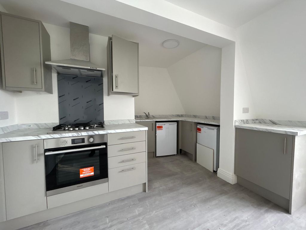 Property photo 1 of 7 2 Bed Flat To Rent Barge Drive, Southall Ub2