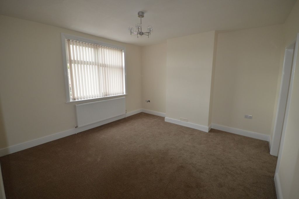 Property photo 3 of 7 Lounge Property To Let In Petersfield