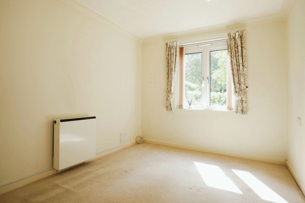 Property photo 3 of 10 Bedroom