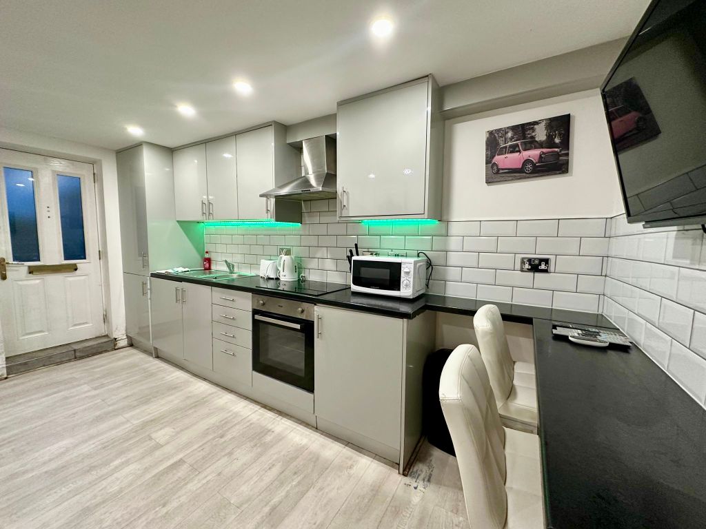 Property photo 3 of 9 Bedroom 2