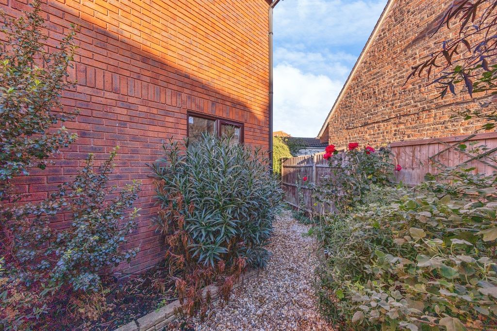 Property photo 3 of 19