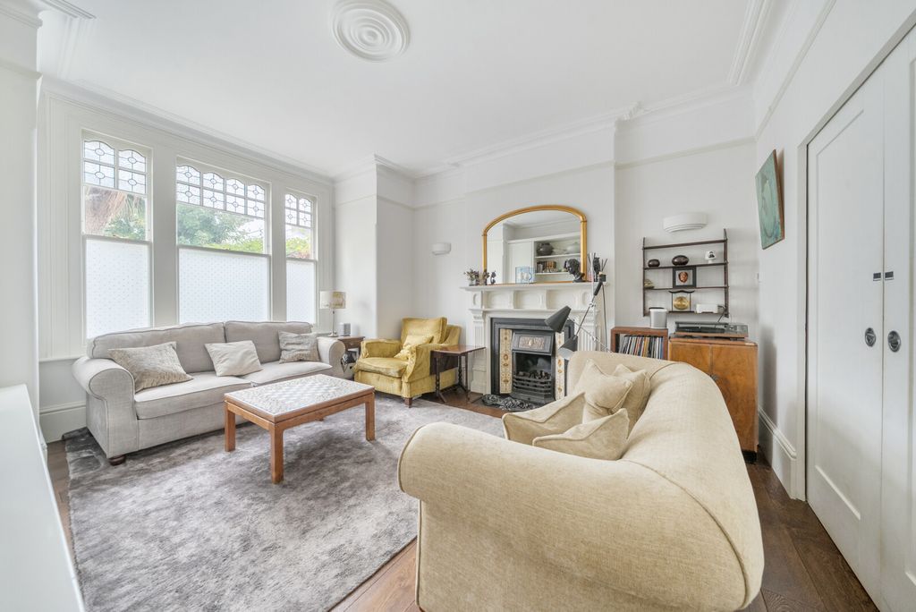 Property photo 2 of 16 Sitting Room