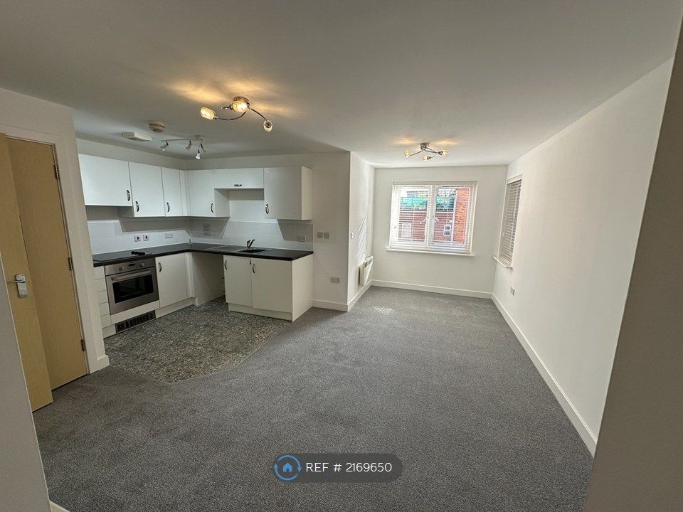 Property photo 2 of 10 Kitchen/Lounge