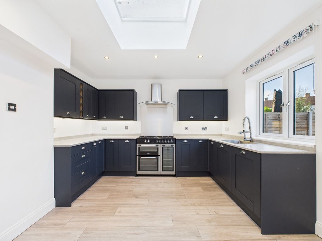 Property photo 2 of 19 4695233