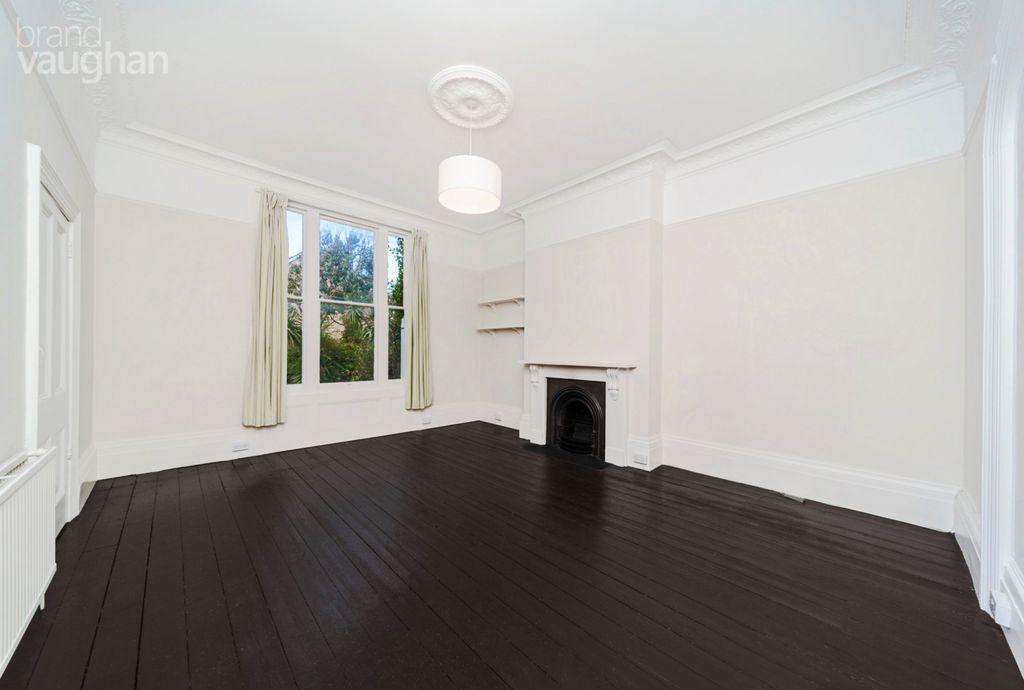 Property photo 3 of 12 Reception (Main)