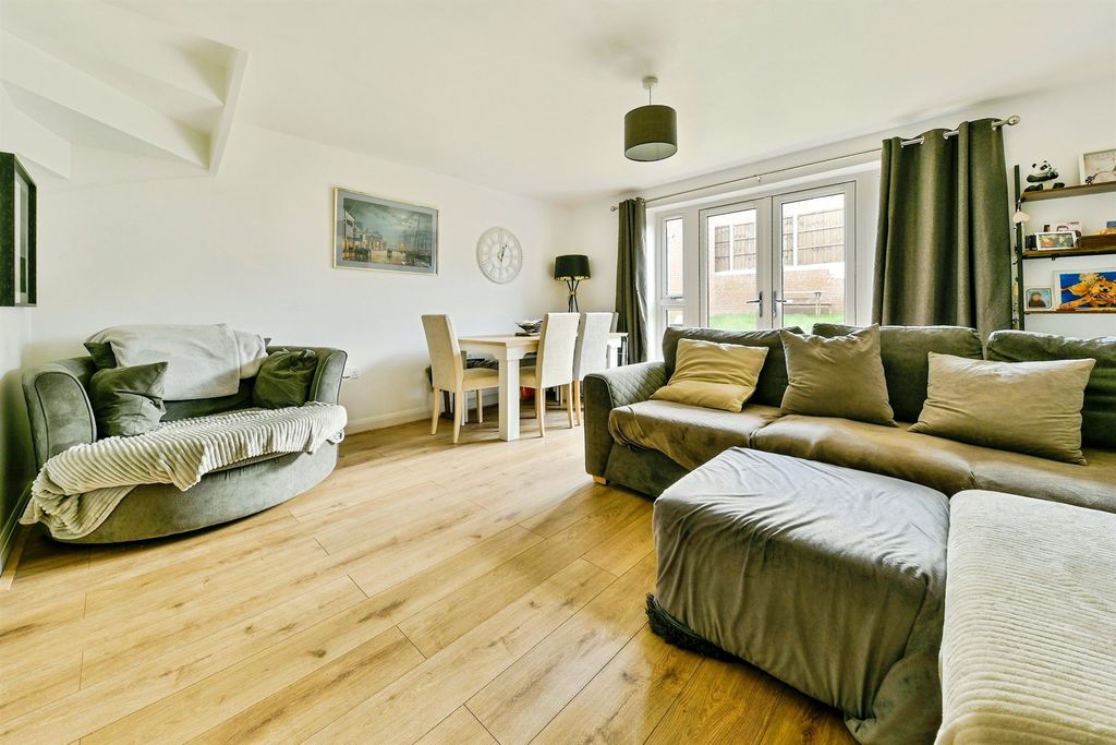 Property photo 2 of 20