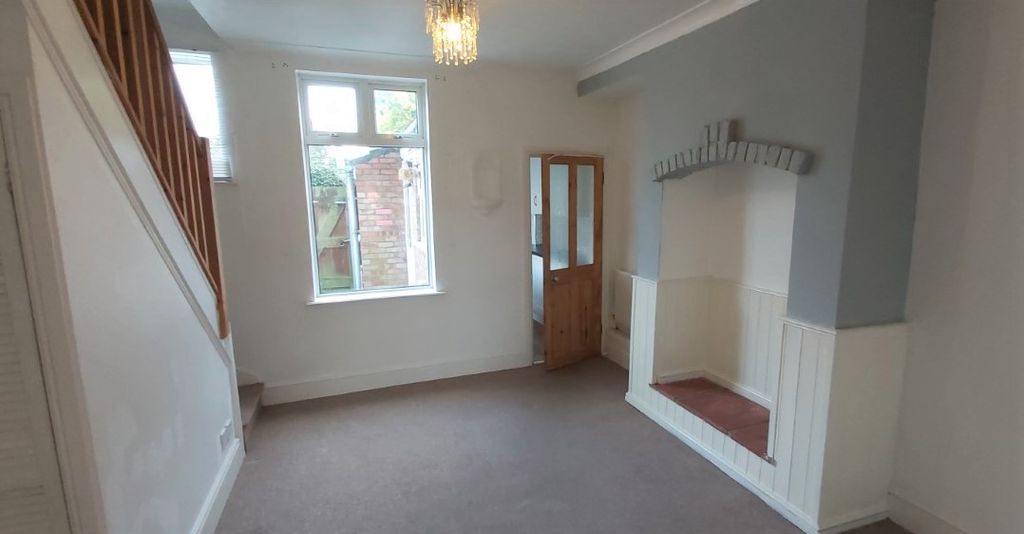 Property photo 3 of 11 Dining Room