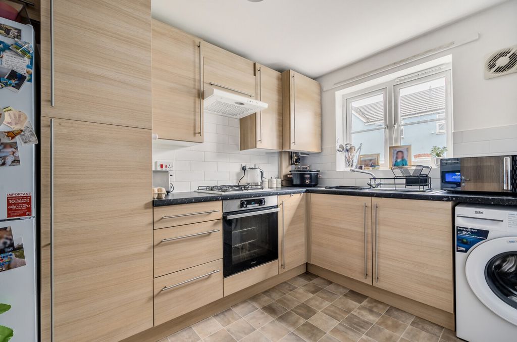 Property photo 3 of 11 1362368-11-68Dfe1...