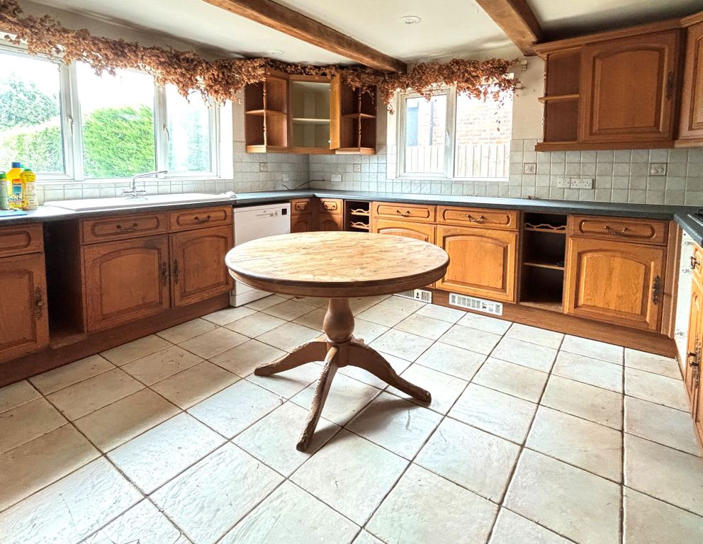 Property photo 3 of 17 Kitchen