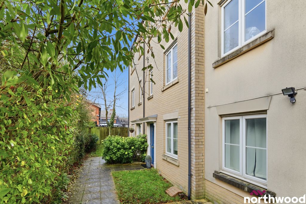 Property photo 3 of 27