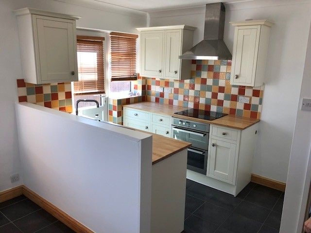 Property photo 3 of 11 Kitchen
