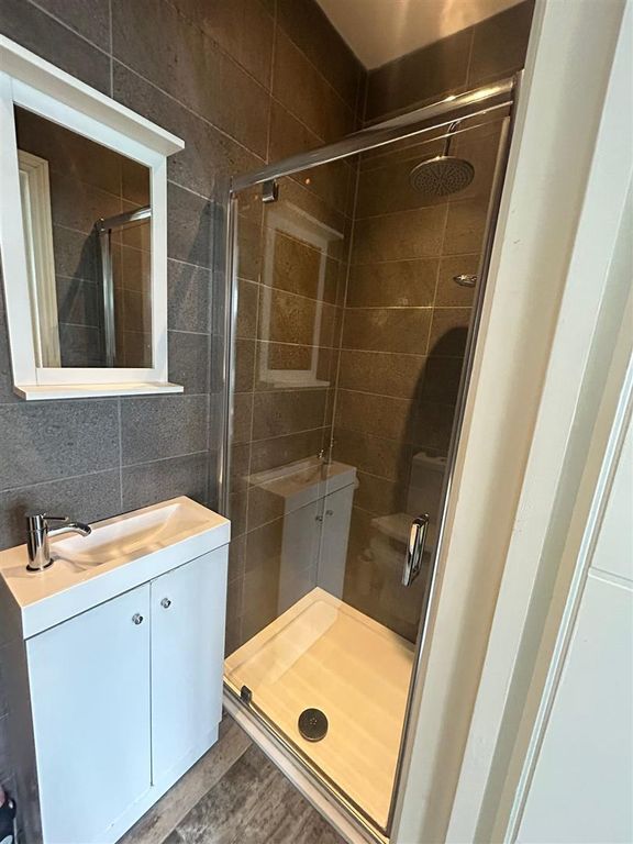 Property photo 2 of 2 Room 2 Shower.Jpg