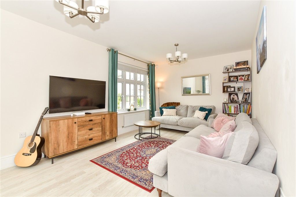 Property photo 2 of 10 Lounge