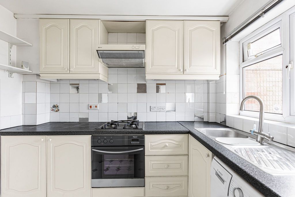 Property photo 3 of 14 Photograph 12