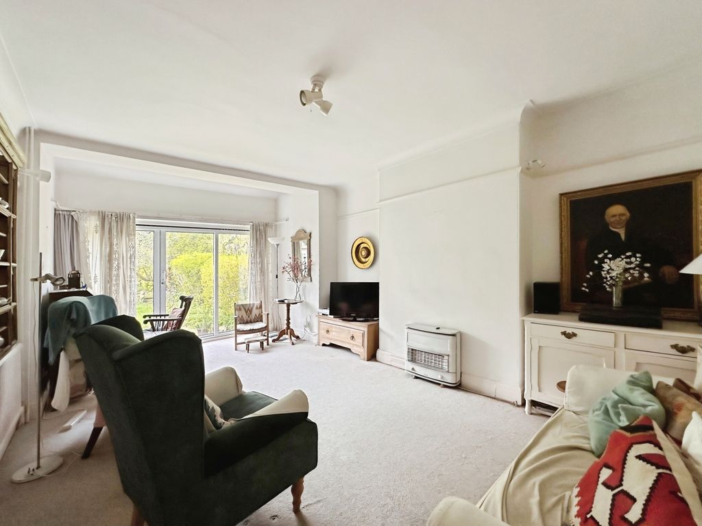 Property photo 2 of 15 Lounge