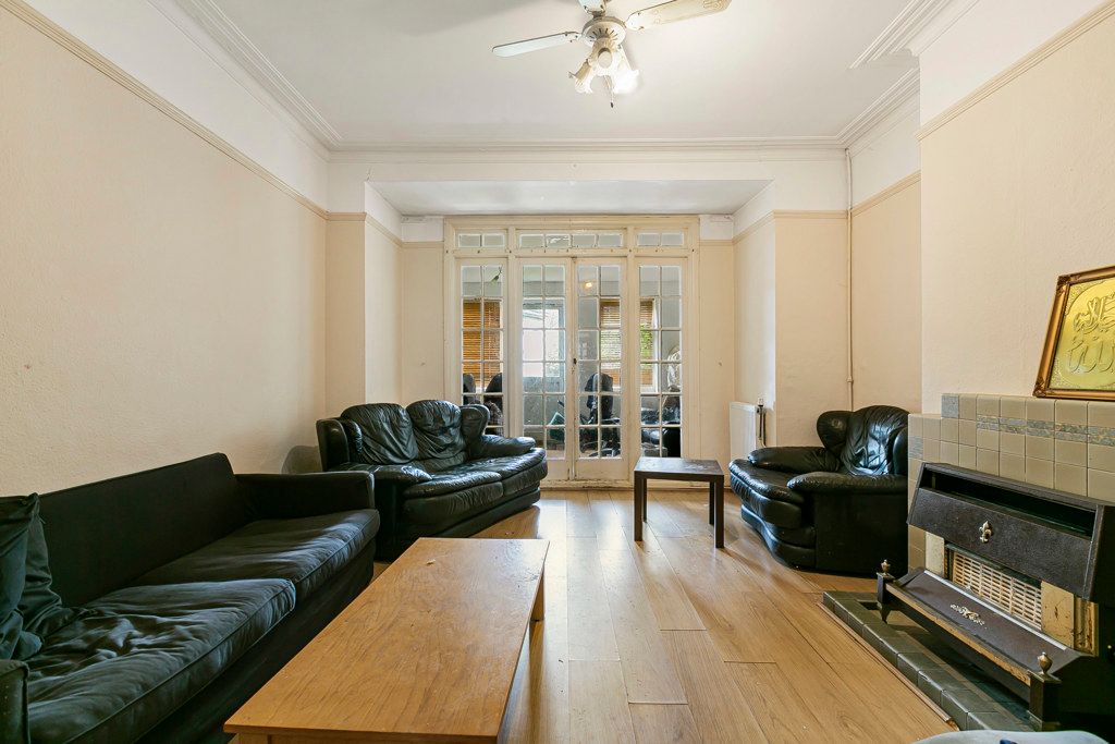 Property photo 2 of 18 Living Room