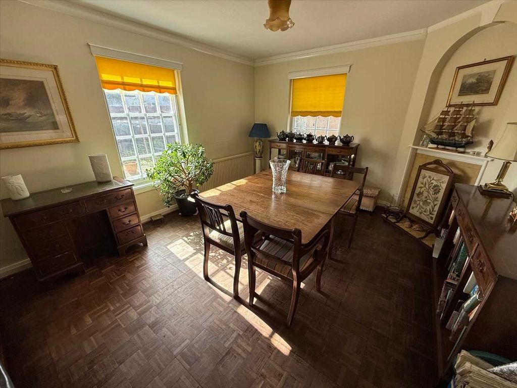 Property photo 3 of 10 Dining Room