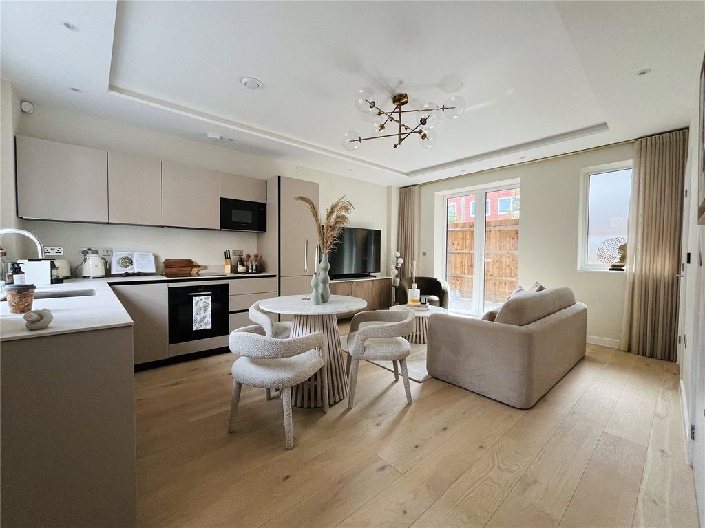 Property photo 2 of 10 Reception/Kitchen
