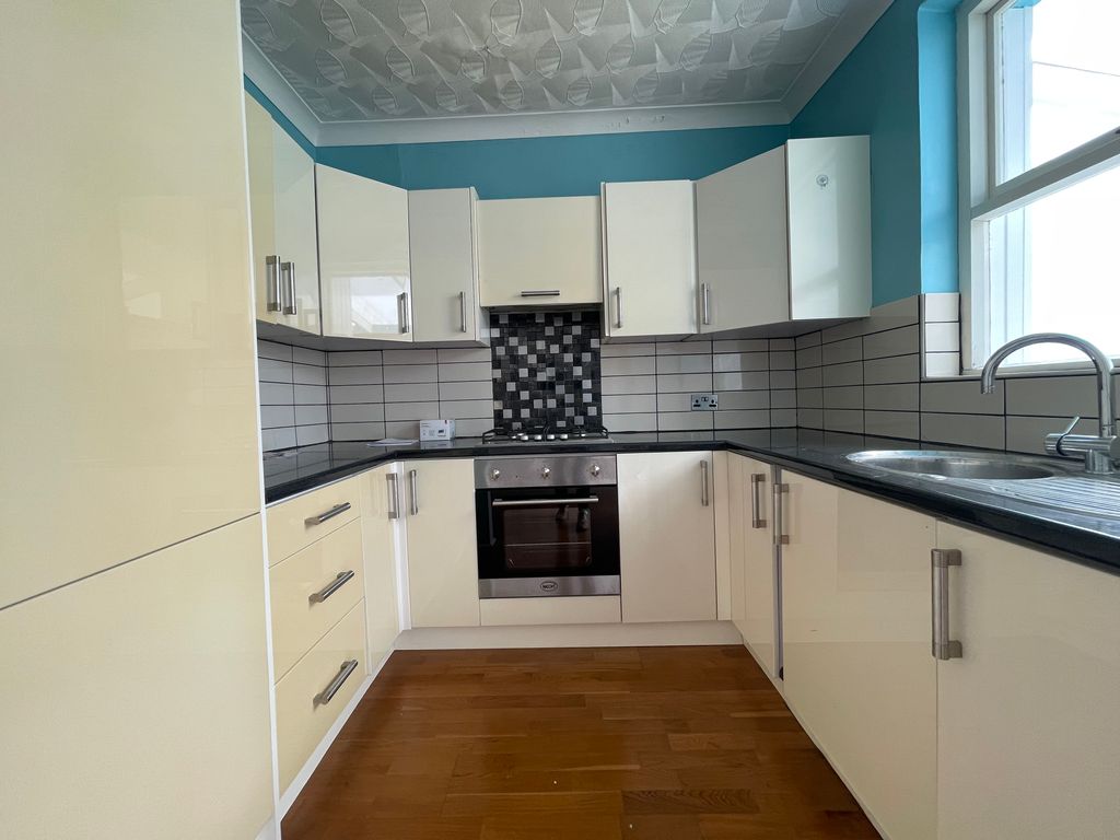 Property photo 3 of 14 Kitchen
