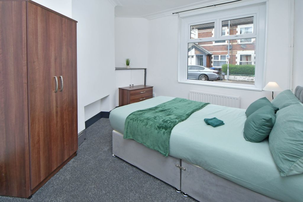 Property photo 2 of 16 Room 2 - Double Room