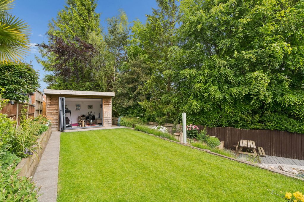 Property photo 2 of 26
