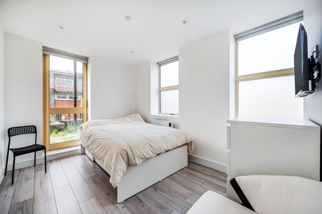 Property photo 2 of 23 Bedroom