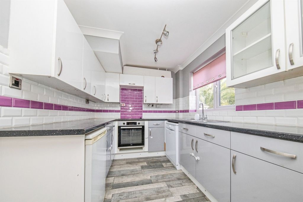 Property photo 2 of 16