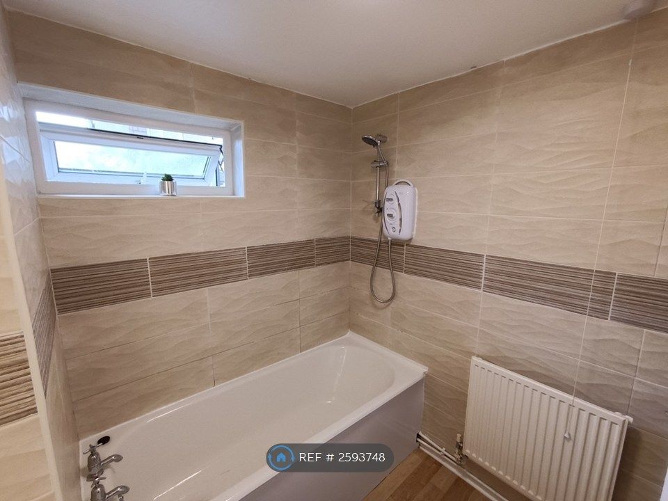 Property photo 2 of 12 Bathroom